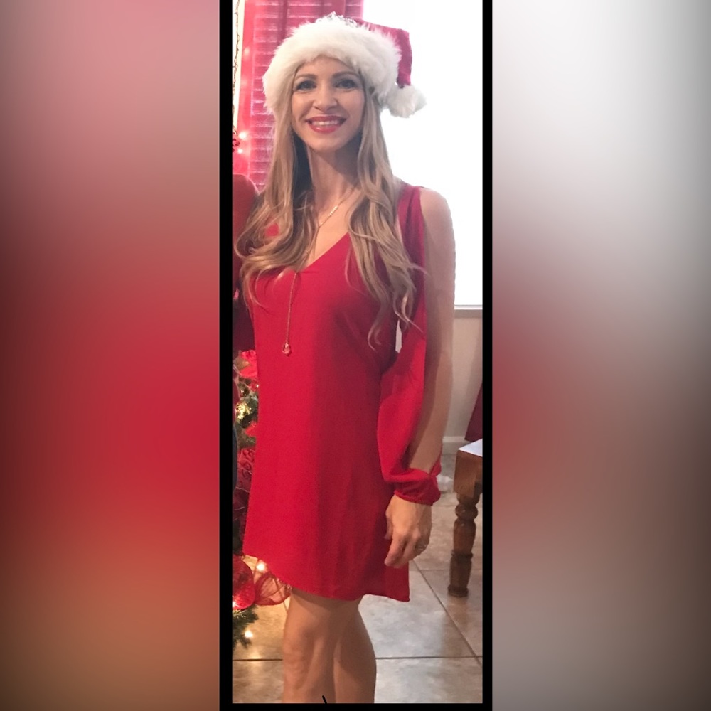 Red dress with split sleeves